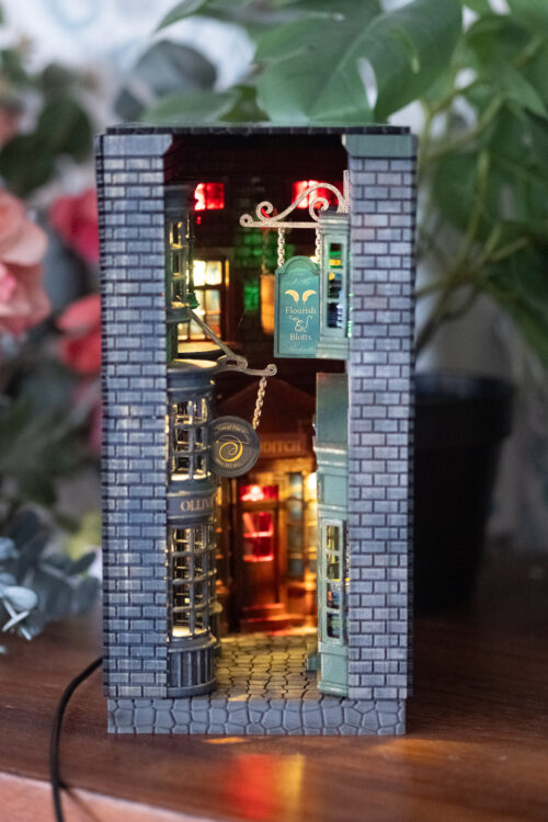 Diagon Alley Book Nook – Harry Potter Bookshelf Insert with LED Lights