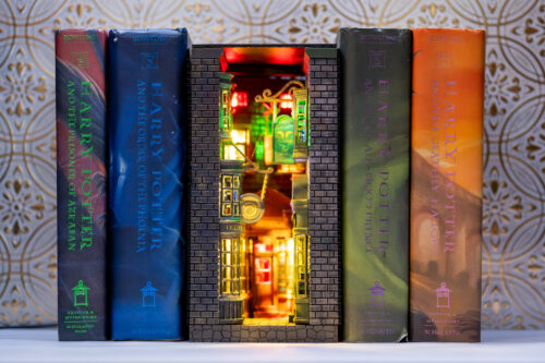 Diagon Alley Book Nook – Harry Potter Bookshelf Insert with LED Lights